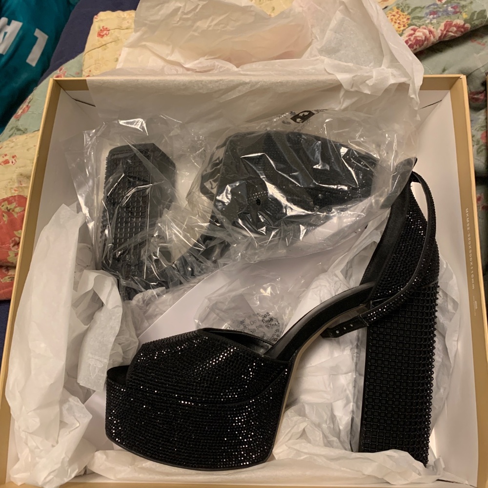 Heels - Picture 2 of 4